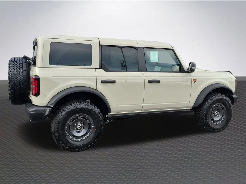 New 2025 Desert Sand Ford Badlands® image 4