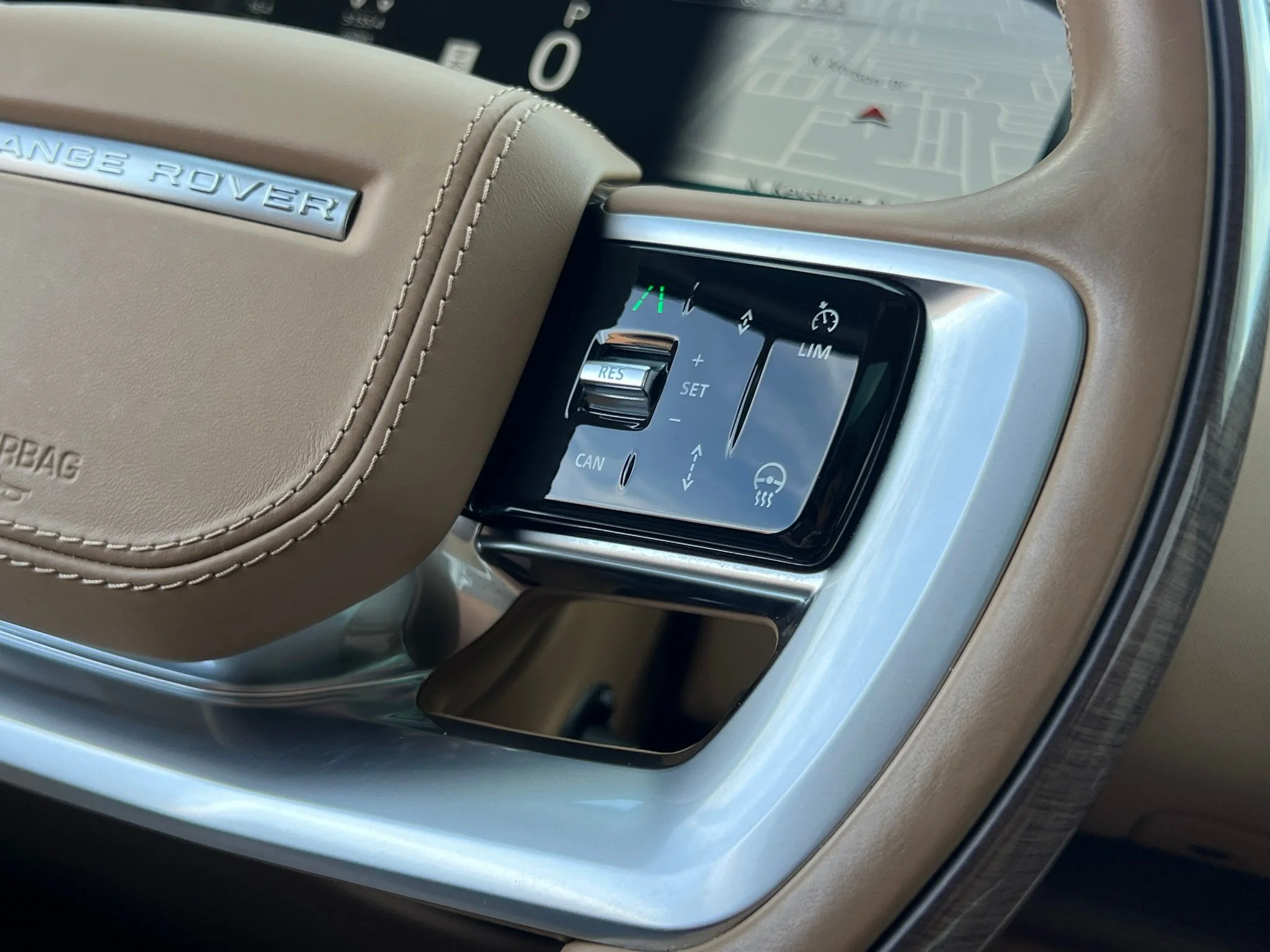 Used 2025  Land Rover Autobiography image 33
