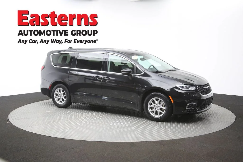 Used 2023 Black Chrysler Touring L image 49