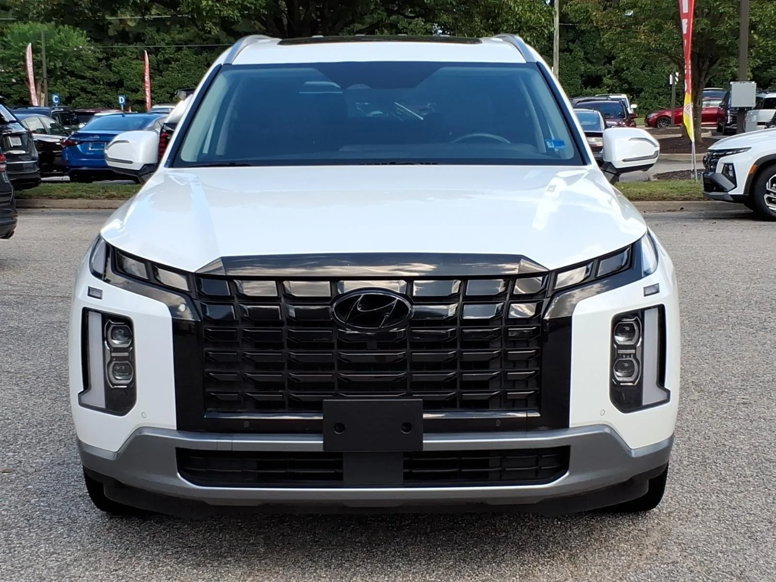 Used 2024 Hyper White Hyundai SEL 7P image 2