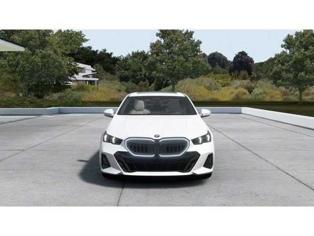 New 2027 Mineral White Metallic BMW 530i xDrive image 3