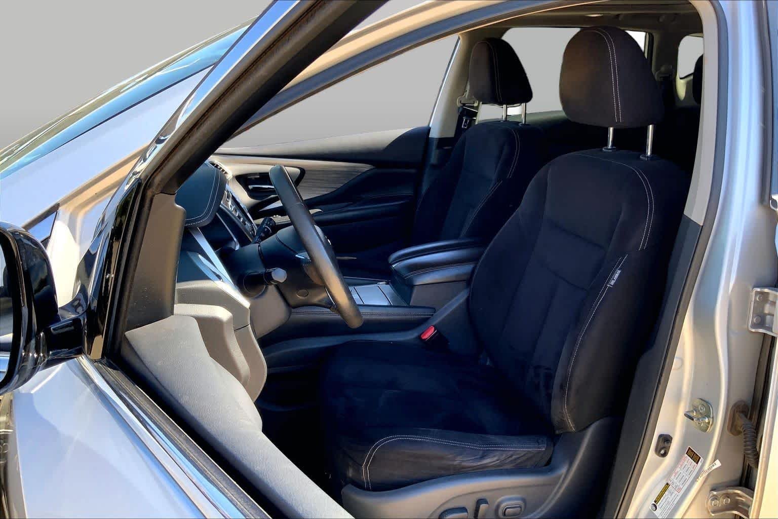 Used 2015 Brilliant Silver Metallic Nissan SV image 7