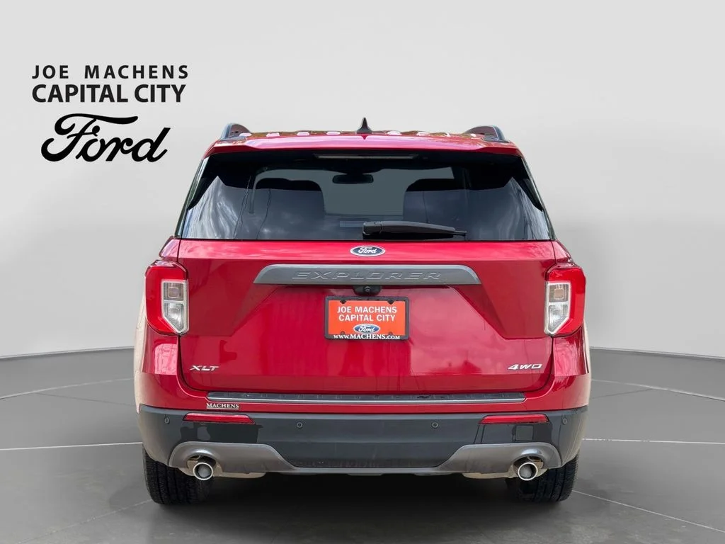 Used 2023 Rapid Red Metallic Tinted Clearcoat Ford XLT image 6
