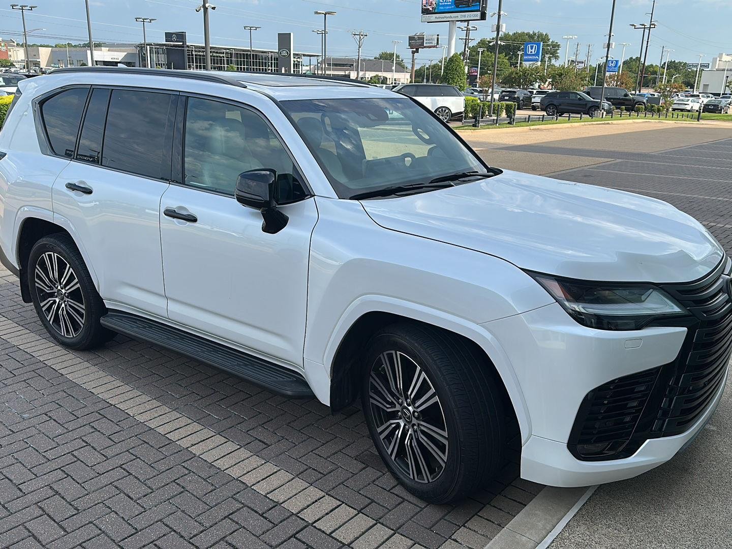Used 2023 Eminent White Pearl Lexus LX 600 Luxury image 2