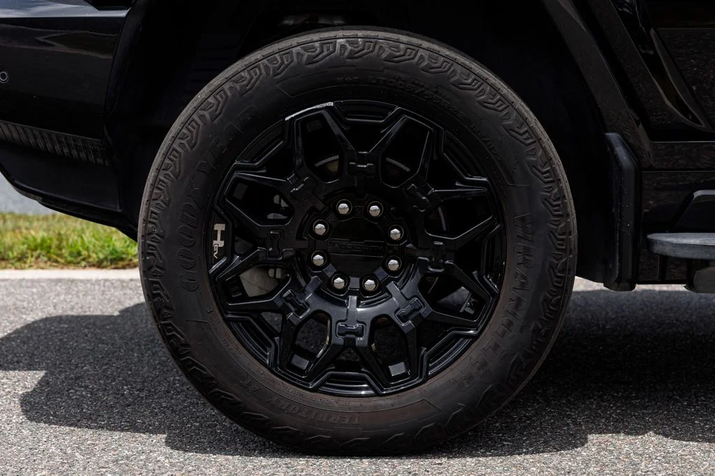 Used 2025 Black GMC 2X image 44