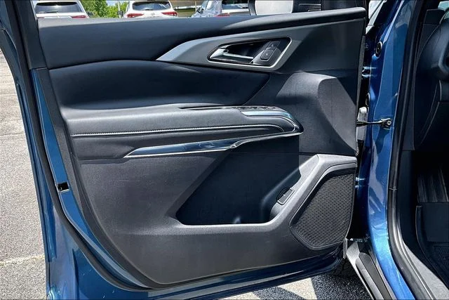 Used 2025 Blue Chevrolet LT image 17