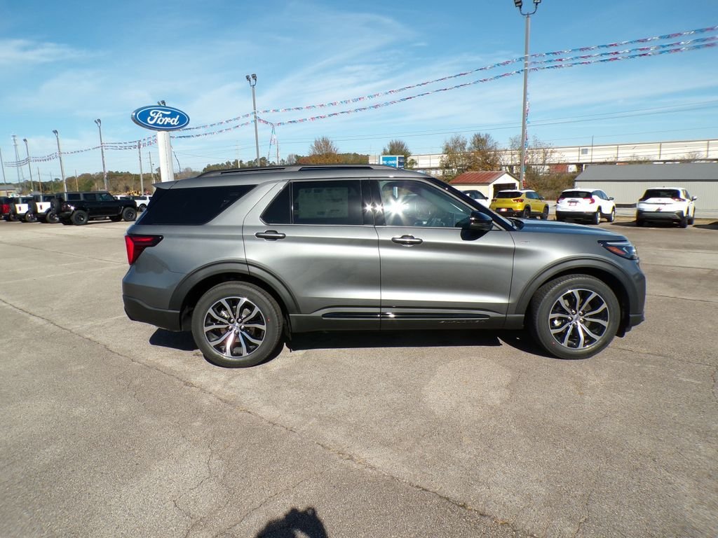New 2026 Carbonized Gray Metallic Ford ST-Line image 8