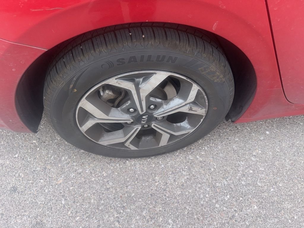 Used 2021 Red Kia LXS image 9