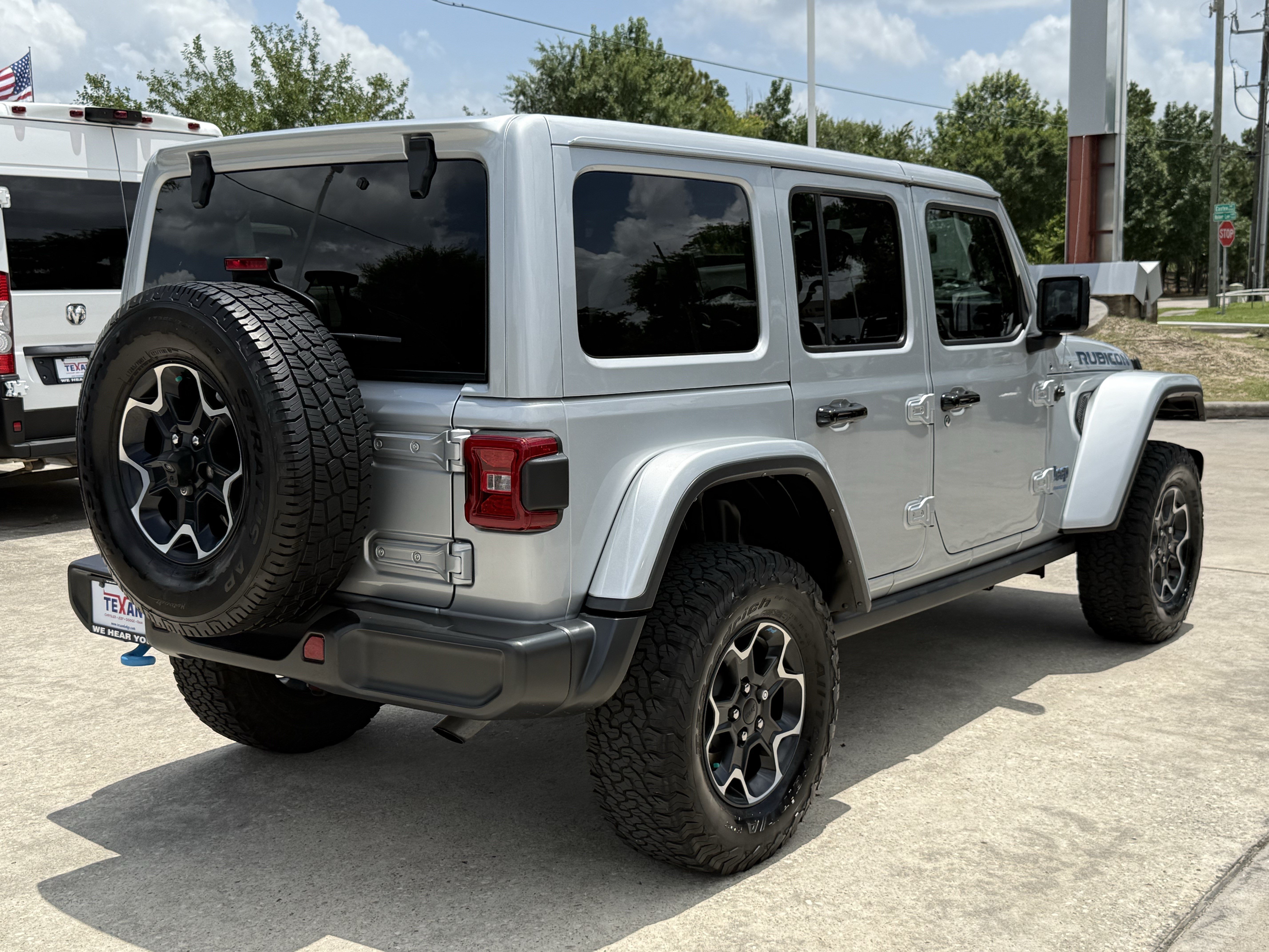 Used 2023 Silver Zynith Clearcoat Jeep  image 4