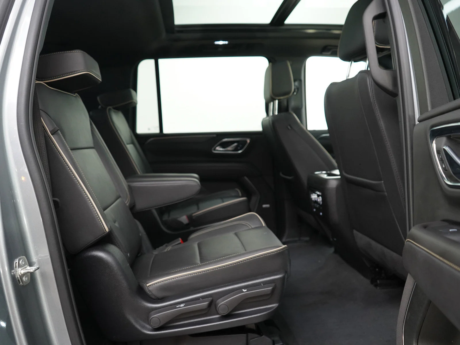 Used 2024 Silver GMC SLT image 12