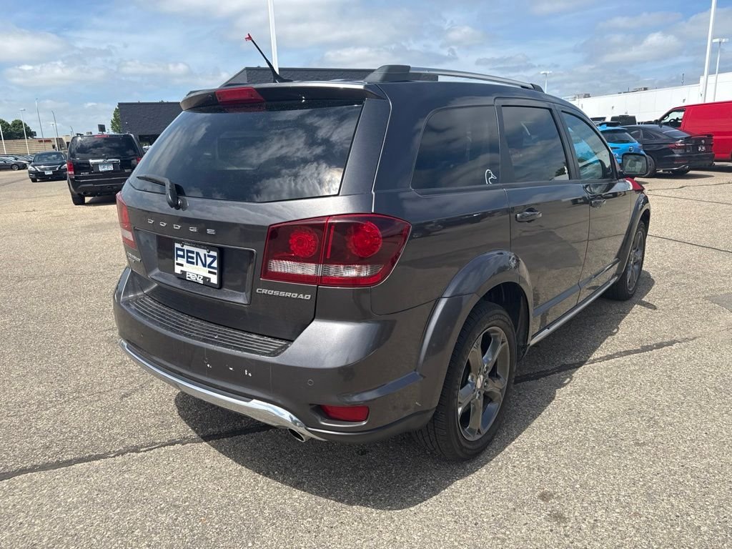 Used 2014 Gray Dodge Crossroad image 7