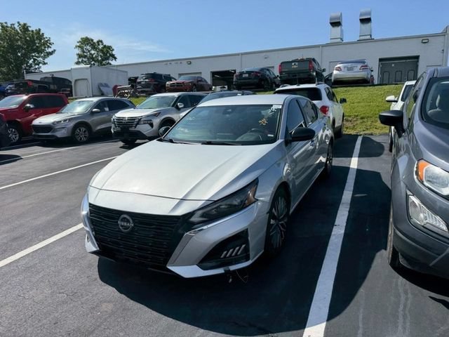 Used 2024 Silver Nissan 2.5 SV image 2