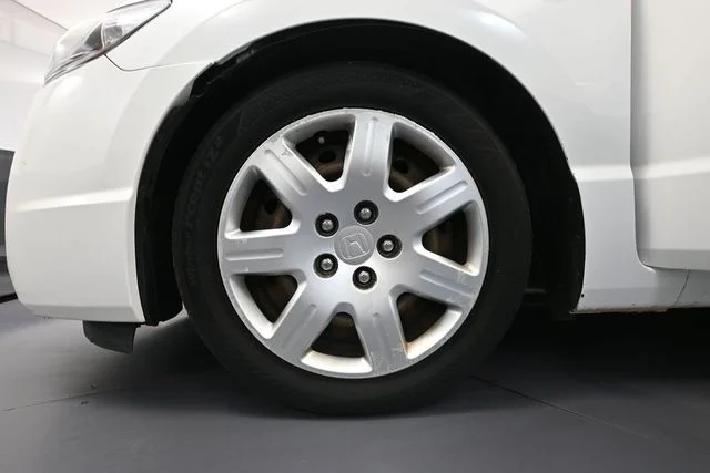 Used 2009 White Honda LX image 15