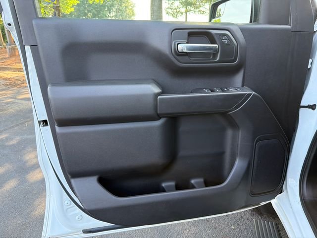 Used 2023 White Chevrolet Custom image 10