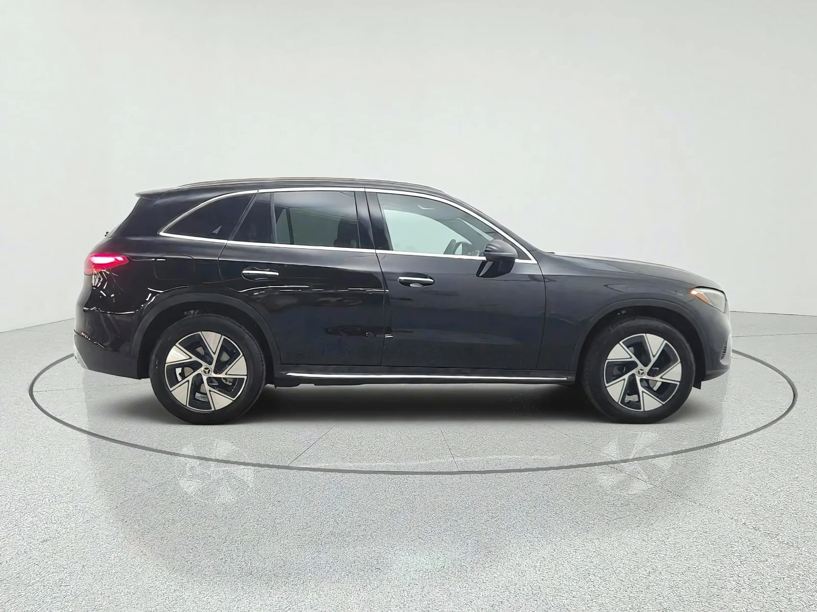 Used 2024 Black Mercedes-Benz GLC 300 SUV image 4