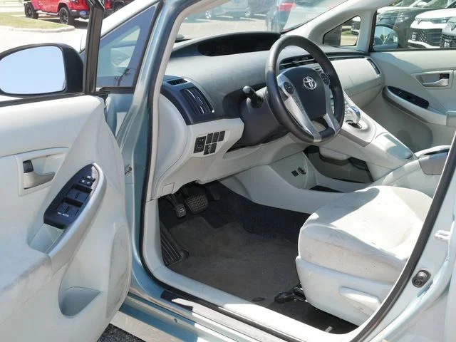 Used 2013 Pearl Toyota Three image 12