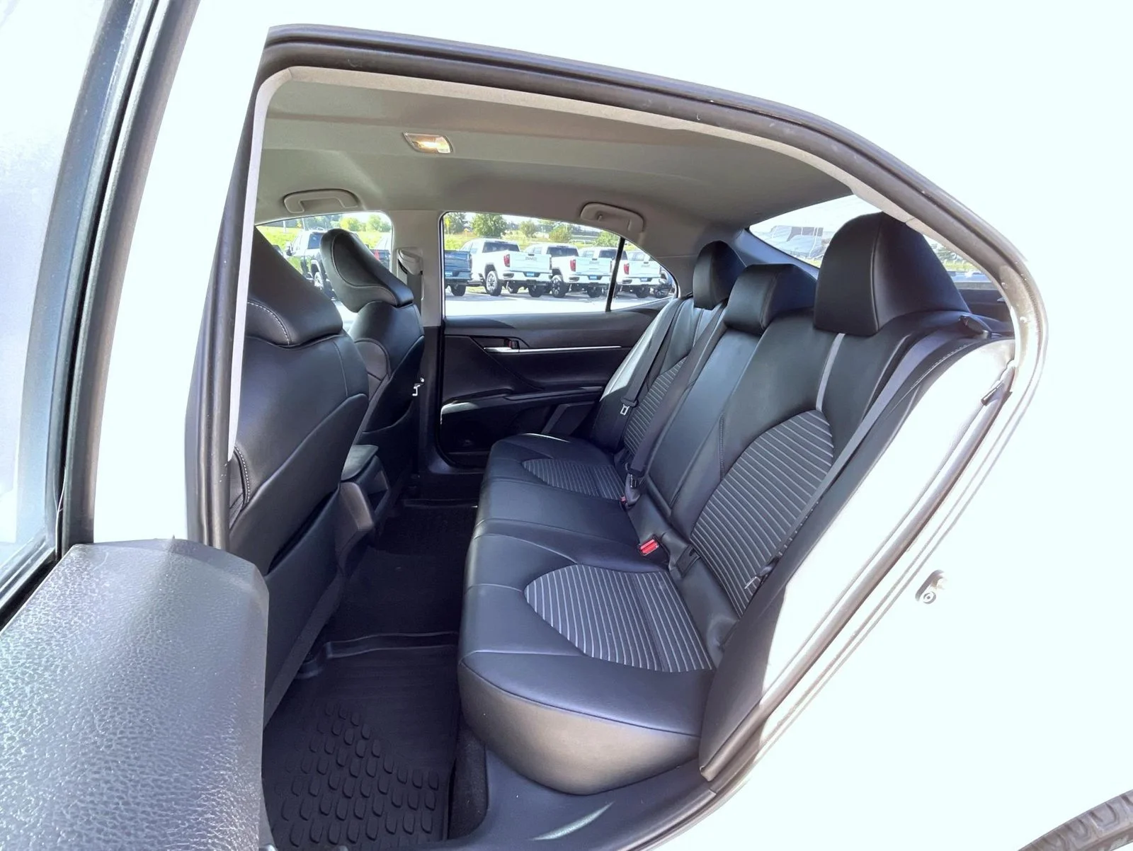 Used 2022 White Toyota SE image 19