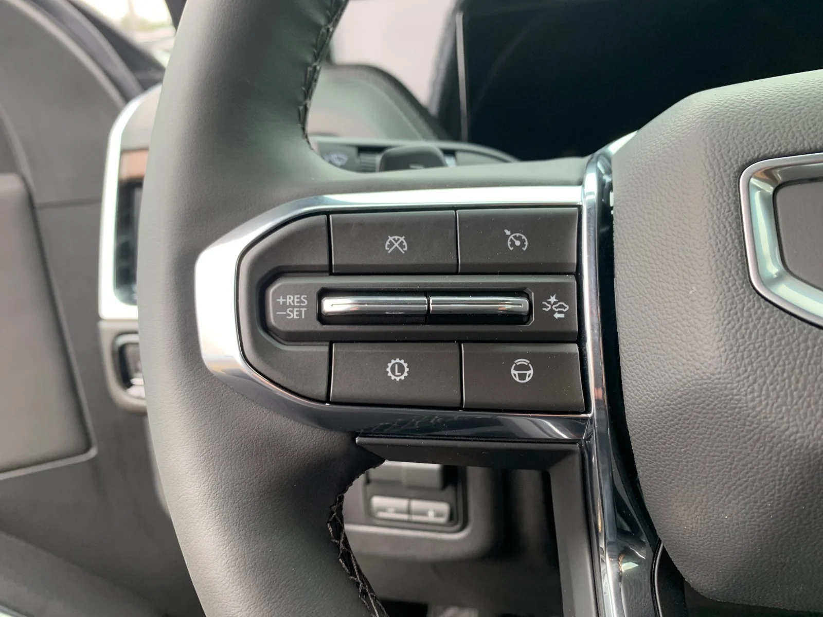 2026 GMC Yukon Denali - Photo 27