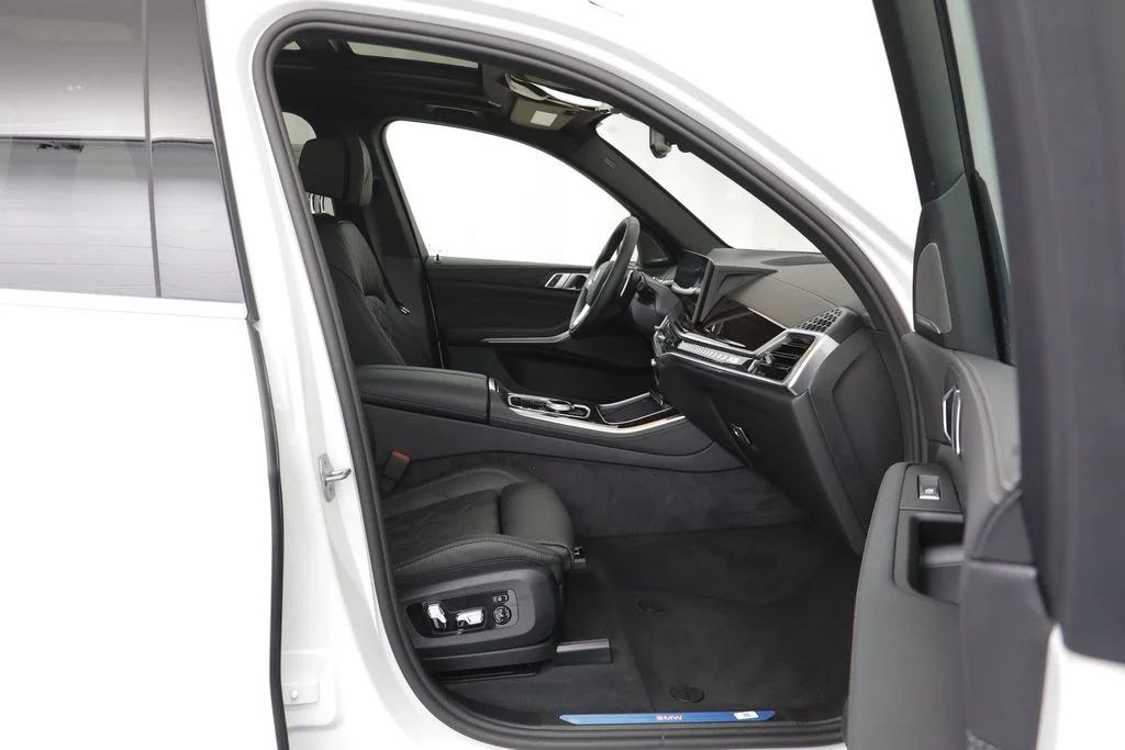 New 2026 White BMW xDrive40i image 20