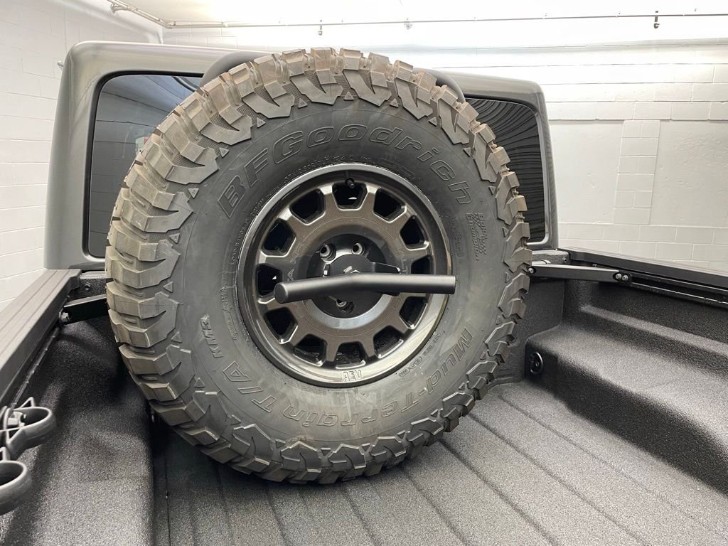 New 2026 Granite Crystal Metallic Clear-Coat Exterior Paint Jeep Rubicon X AEV JT370 image 9