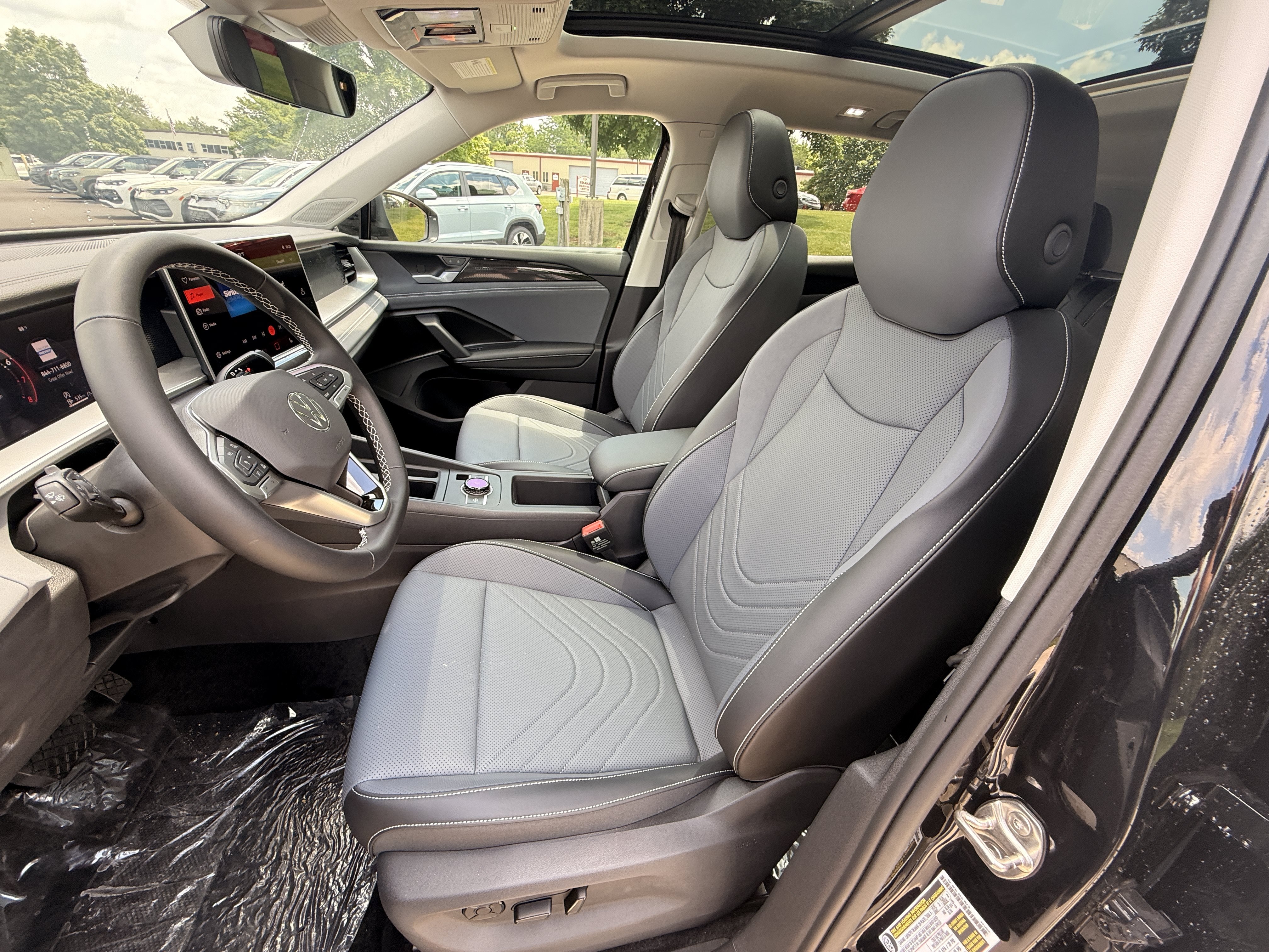 New 2026 Deep Black Pearl Volkswagen SE image 23