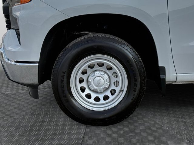 New 2026 Summit White Chevrolet WT image 10