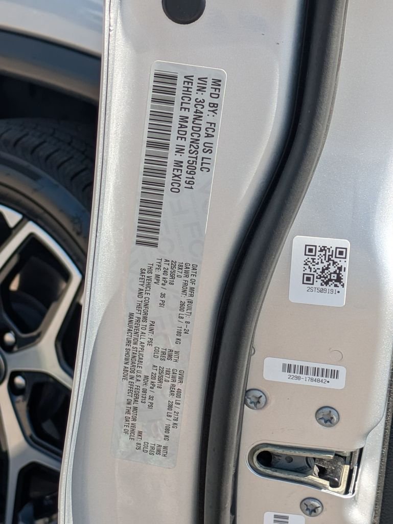 Used 2025 Silver Jeep Limited image 27