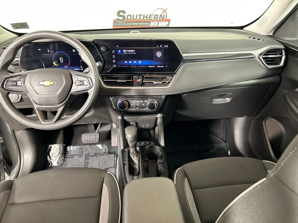 Used 2025 Gray Chevrolet LT image 17