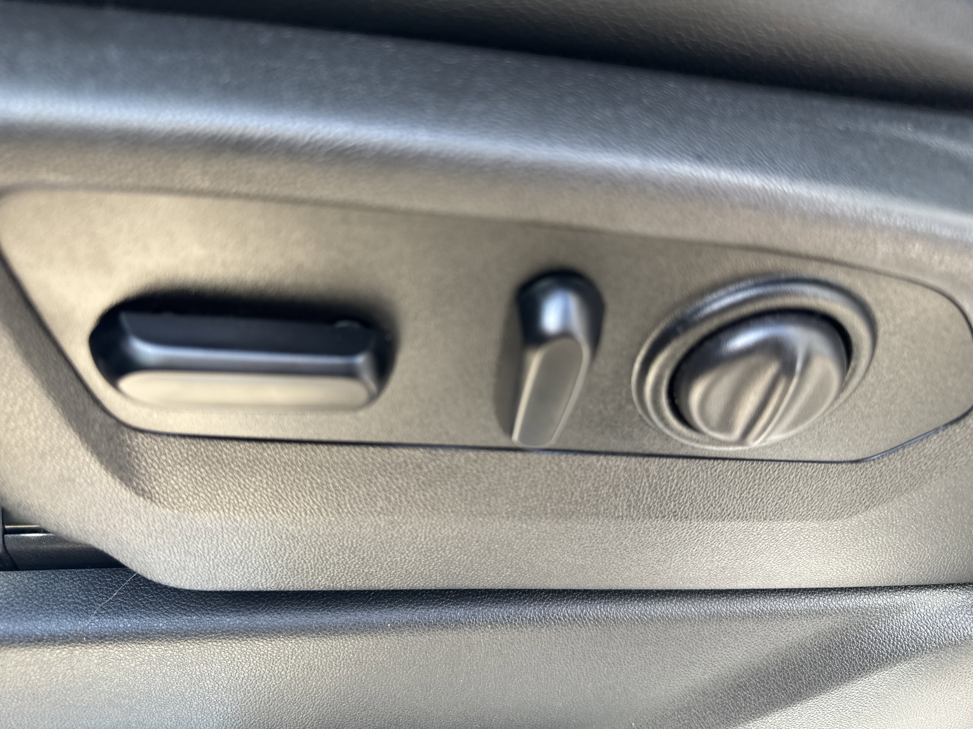 Used 2019 SILVER ICE METALLIC Chevrolet LT Trail Boss image 17