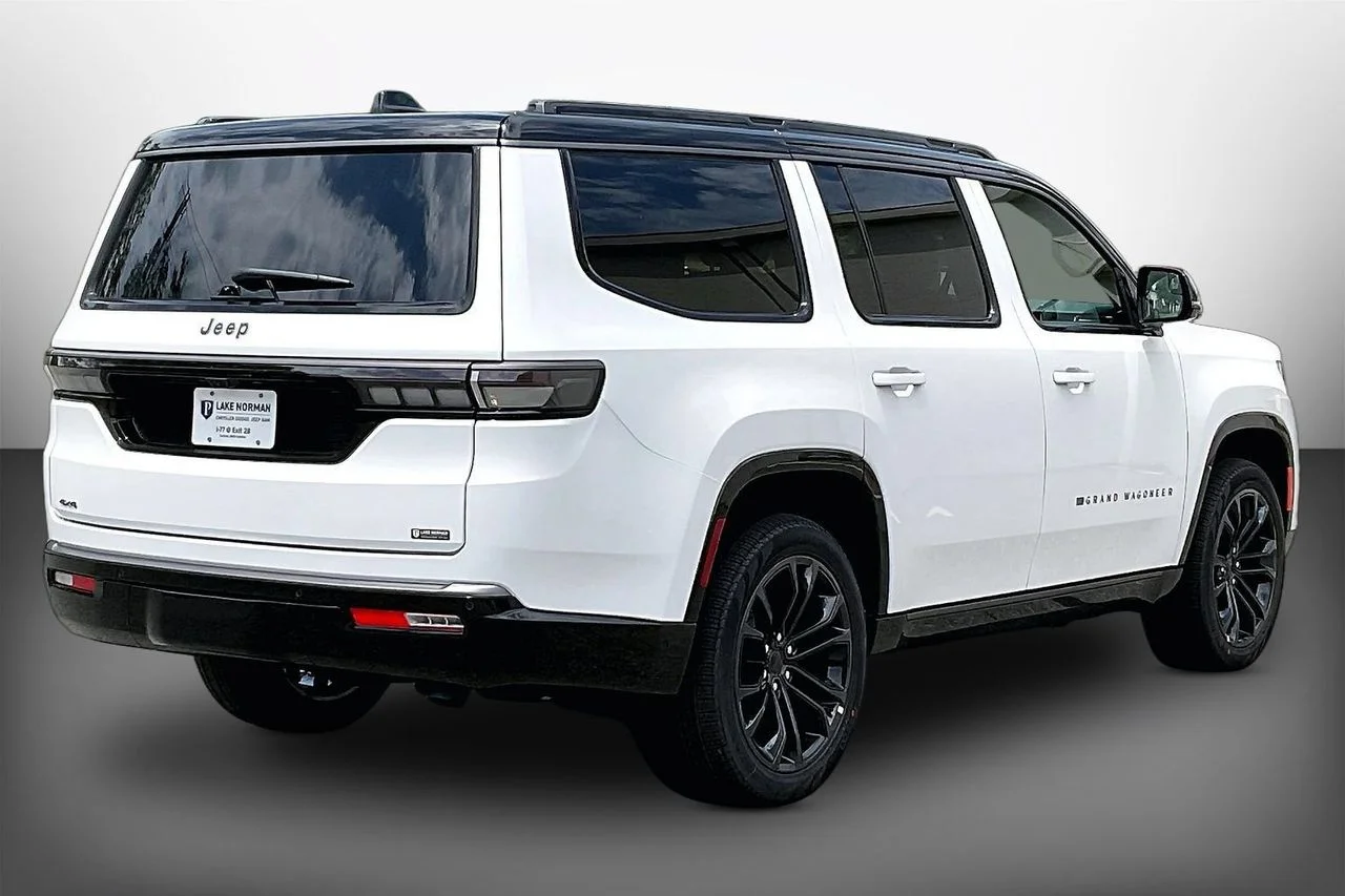 New 2026 Bright White Clearcoat Jeep Summit Obsidian image 8