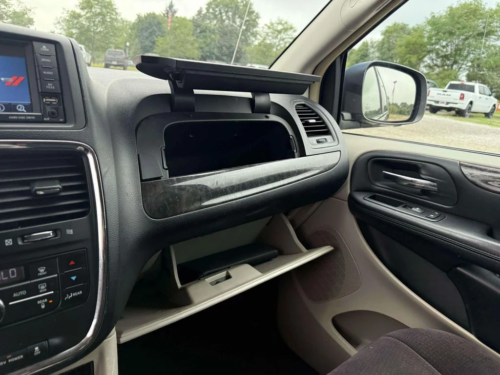 Used 2011 Gray Dodge Crew image 25