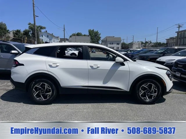 Used 2024 White Kia LX image 3