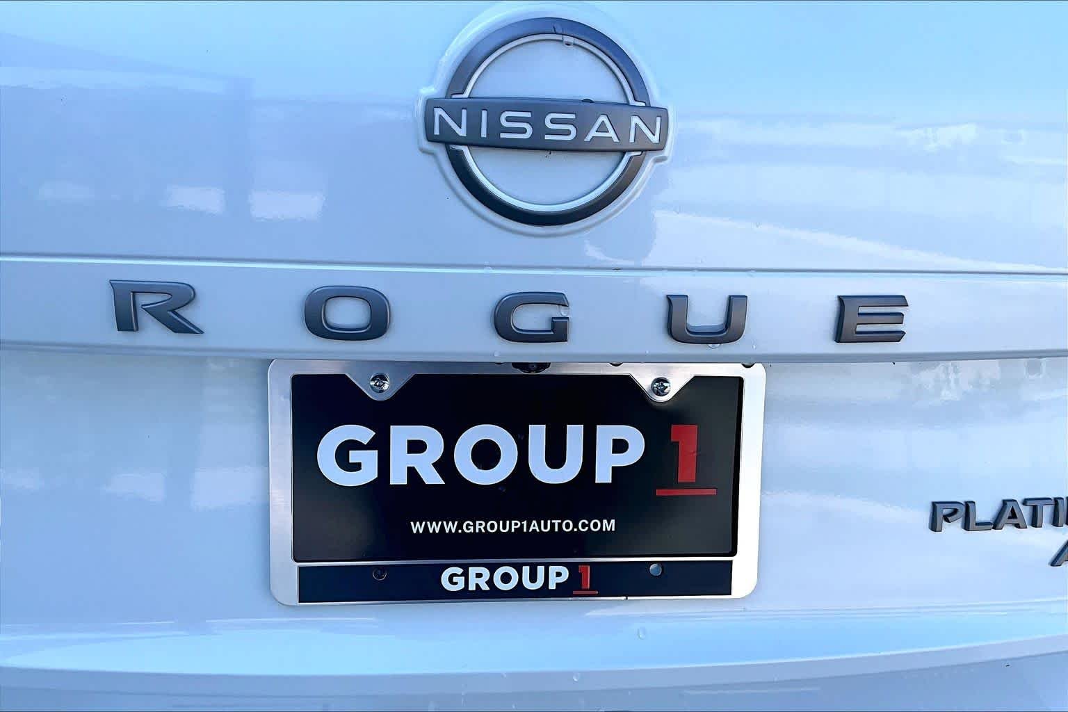 Used 2025 Everest White Pearl Nissan Platinum image 10