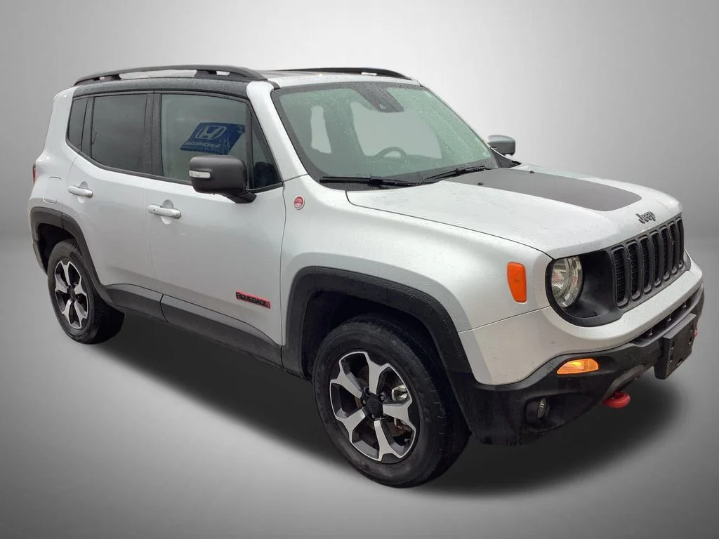 Used 2021 Silver Jeep Trailhawk image 1