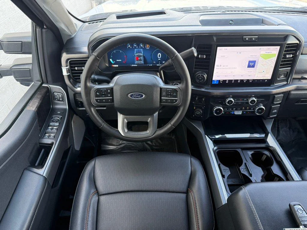 Used 2025 Oxford White Ford LARIAT 4WD CREW CAB 6.75 BOX image 27