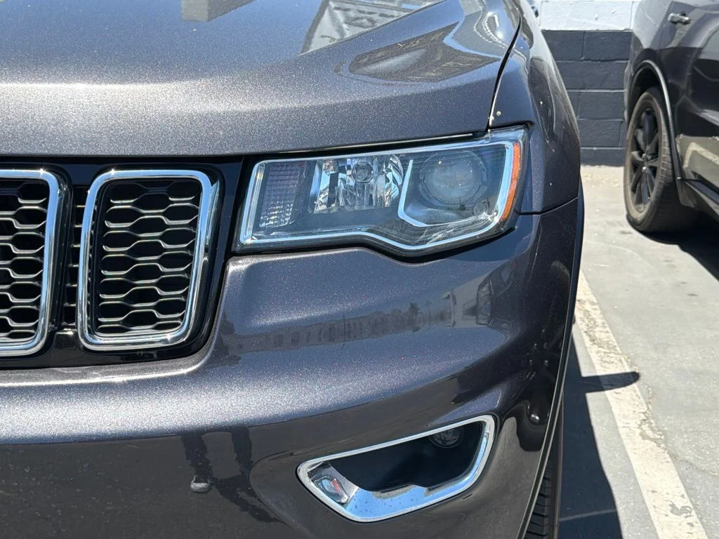 Used 2018 Gray Jeep Limited image 4
