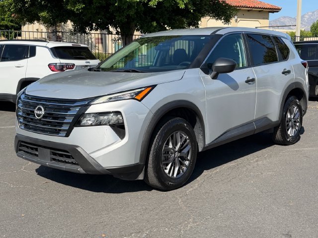 Used 2024 Silver Nissan S image 3