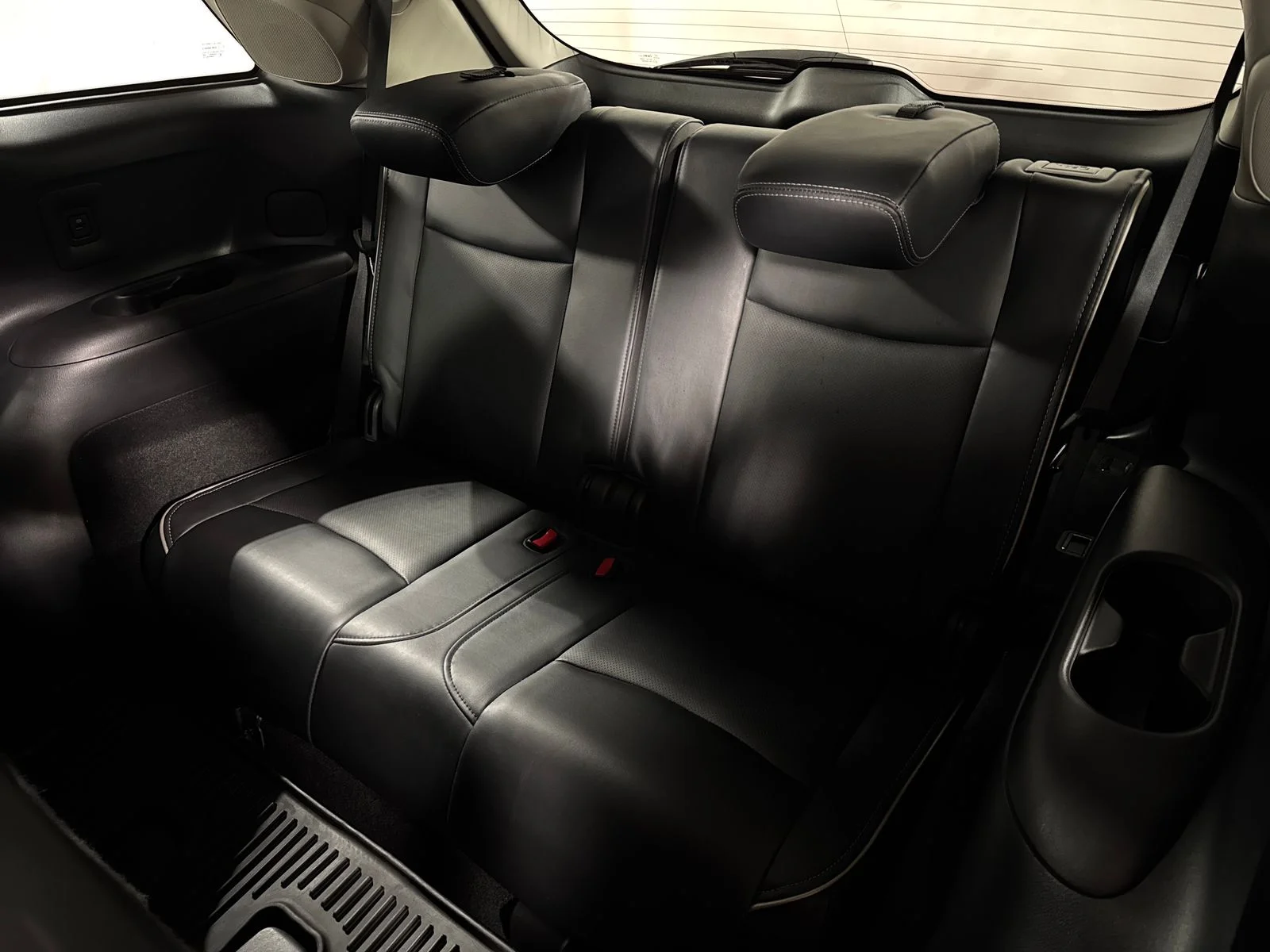 Used 2019 White INFINITI LUXE image 21