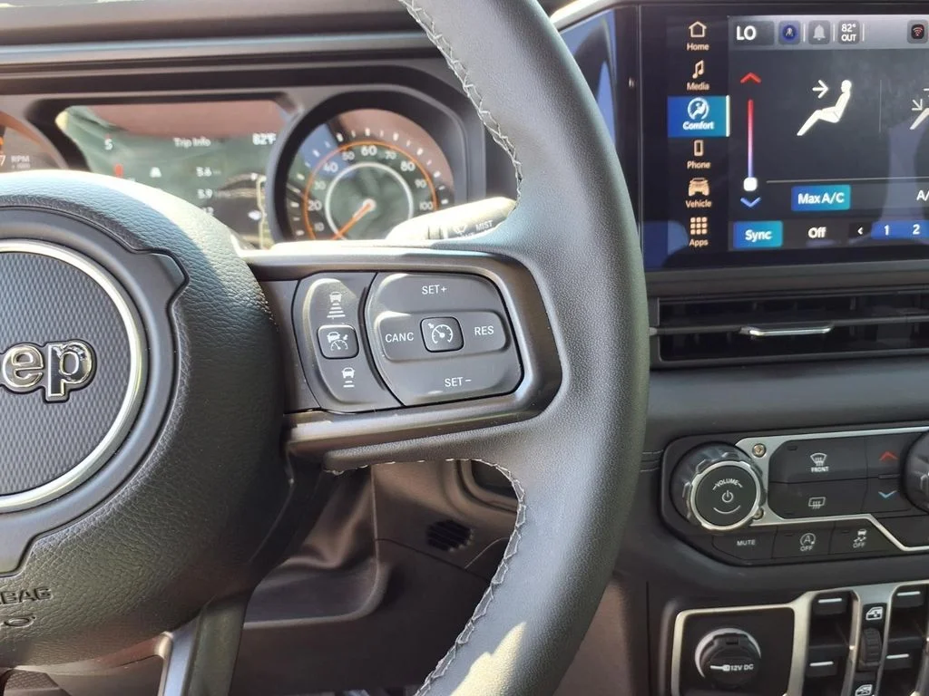 Used 2026 White Jeep Rubicon image 13