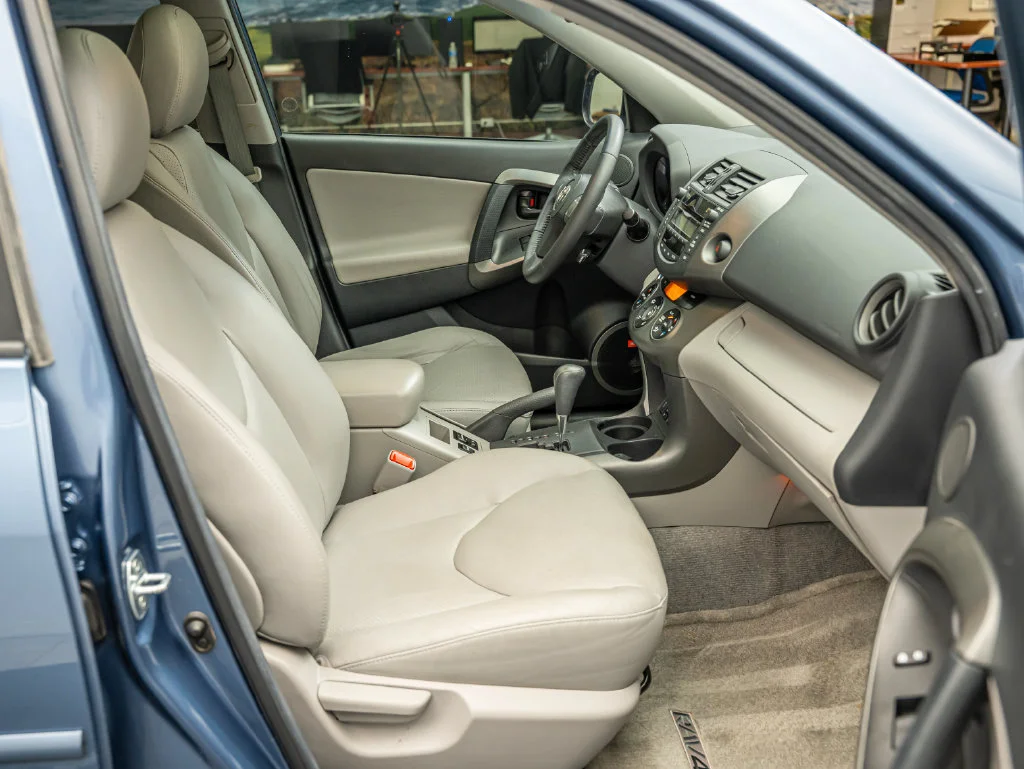 Used 2011 Pacific Blue Metallic Toyota Limited image 23