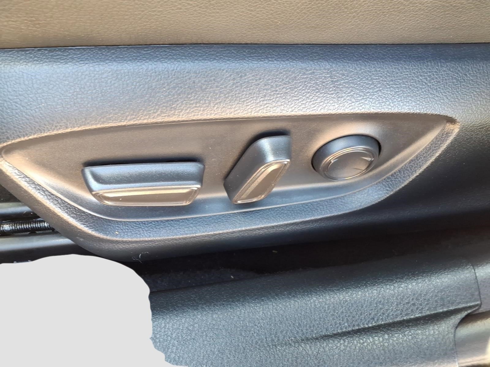 2023 Toyota Camry SE - Photo 11