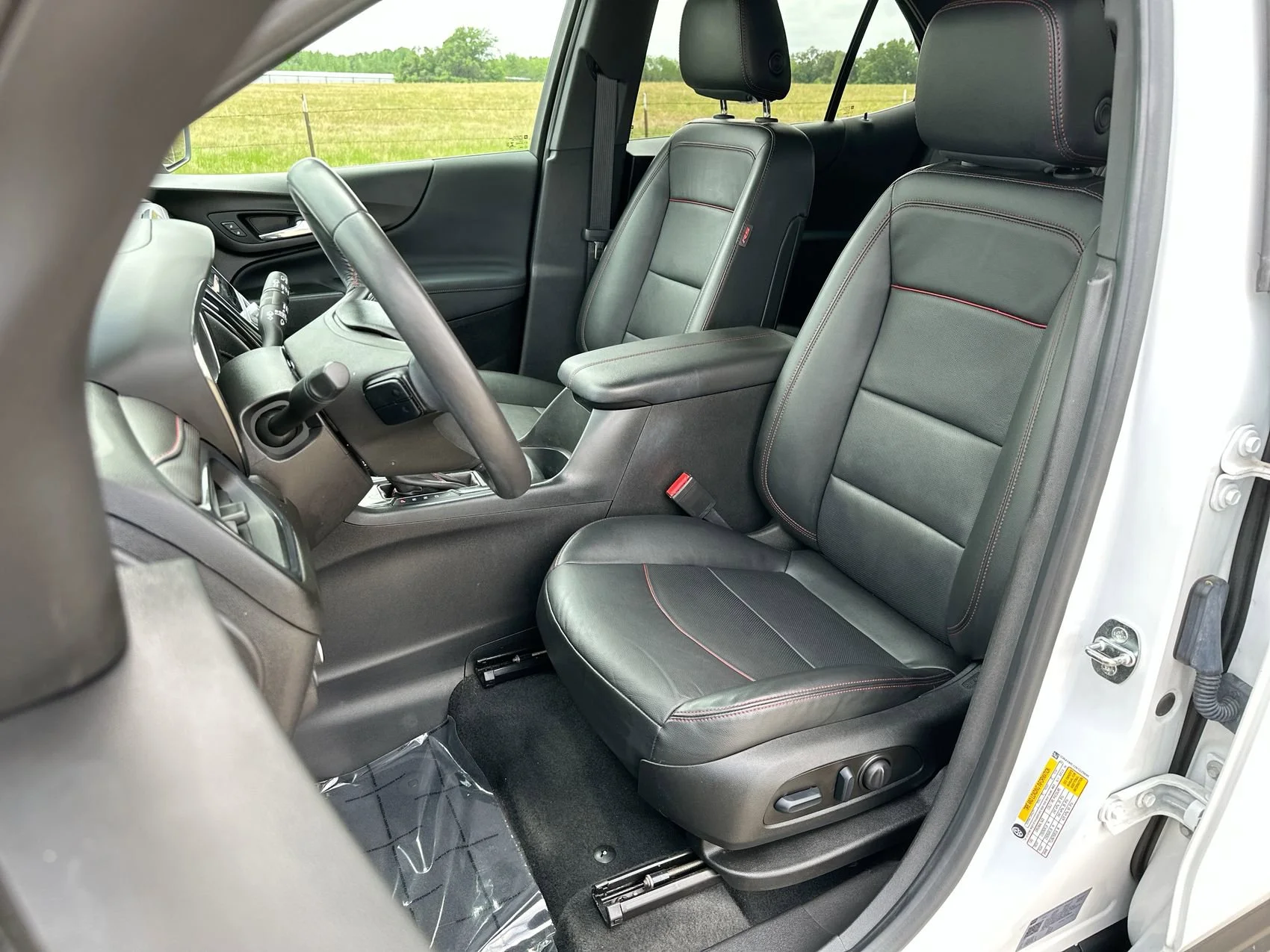 Used 2022 Iridescent Pearl Tricoat Chevrolet RS image 11