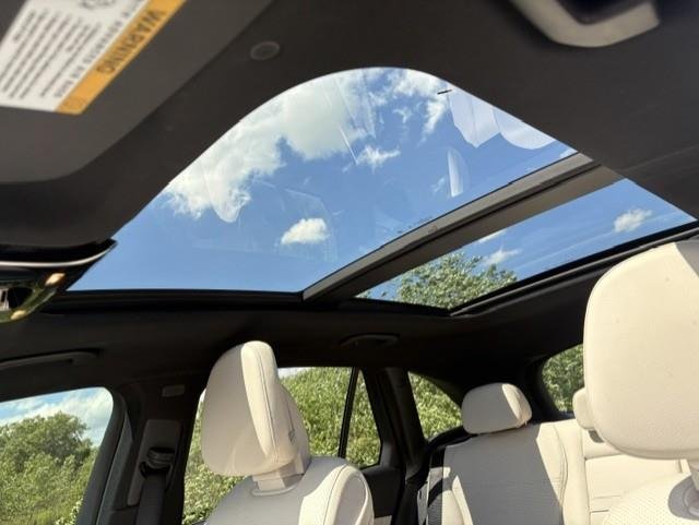 Used 2025 Black Mercedes-Benz GLC 300 image 2
