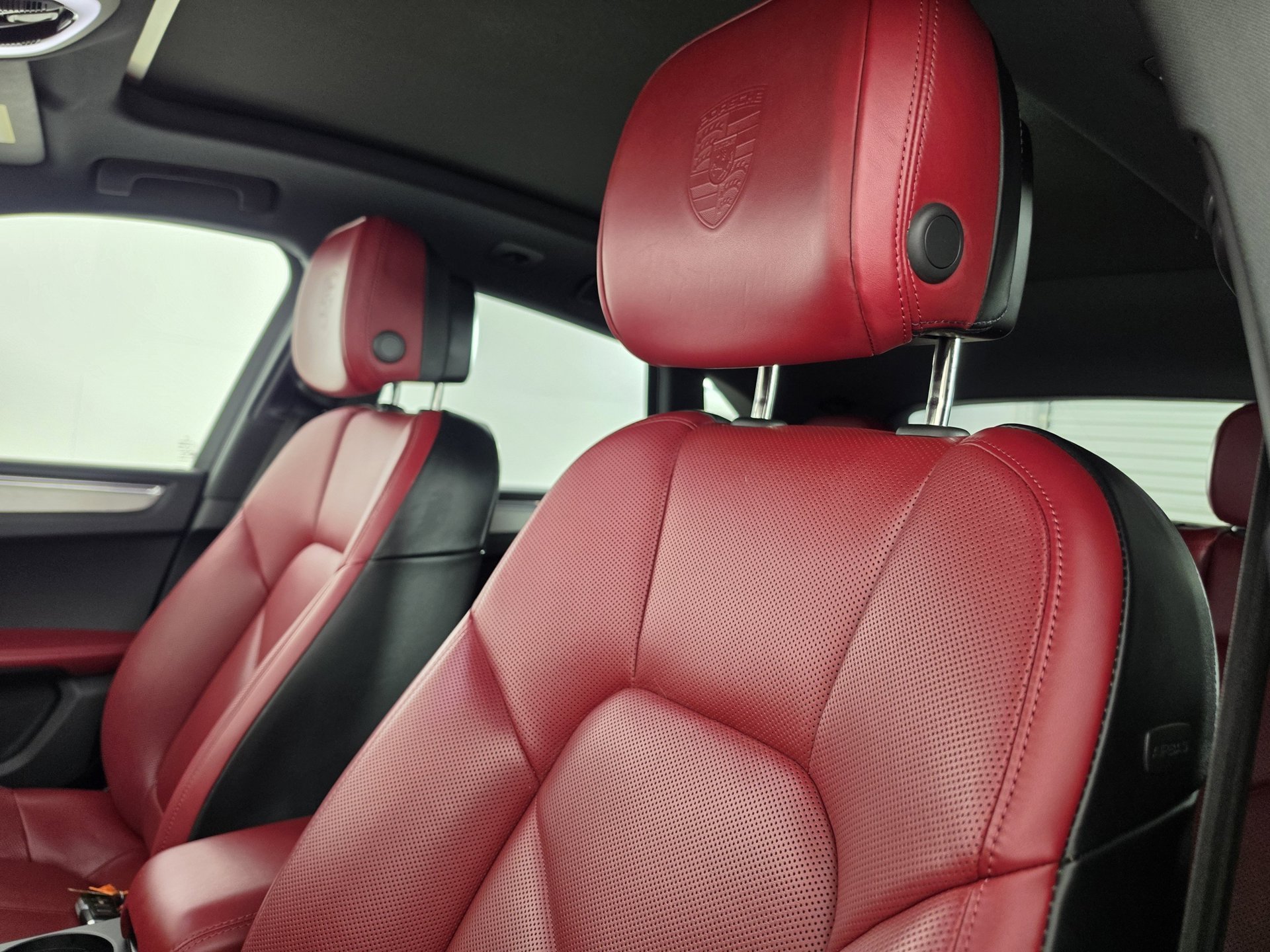 2025 Porsche Macan T - Photo 7