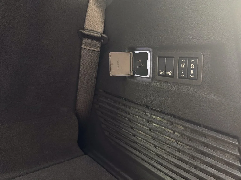 2025 GMC Yukon AT4 Ultimate - Photo 33