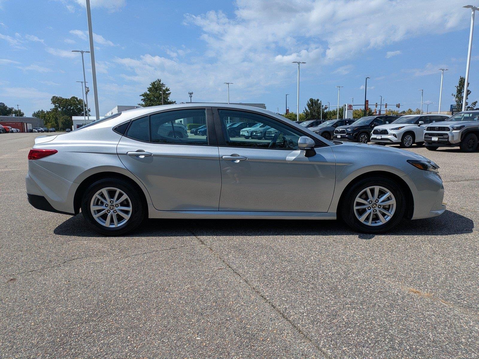 Used 2025  Toyota SE image 3