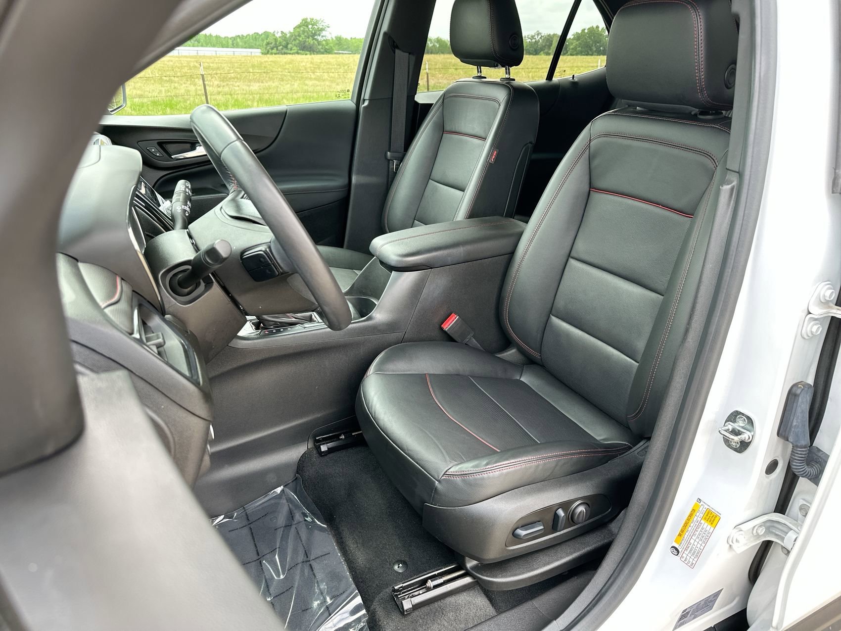 Used 2022 Iridescent Pearl Tricoat Chevrolet RS image 11