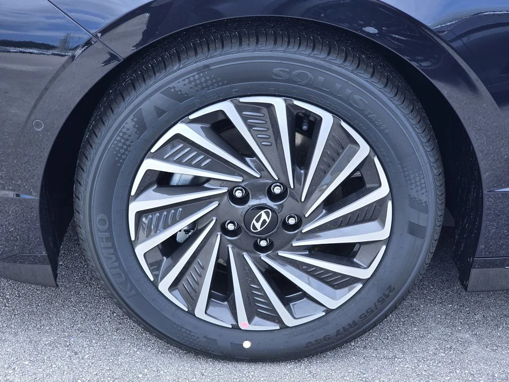 Used 2025 Blue Hyundai SEL image 5