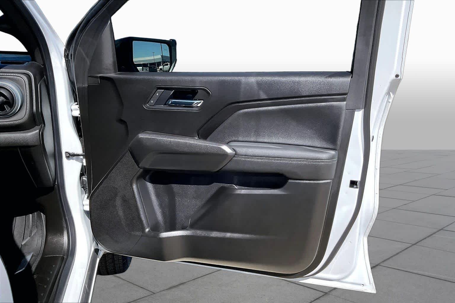 Used 2026 Summit White Chevrolet 2WD LT image 21