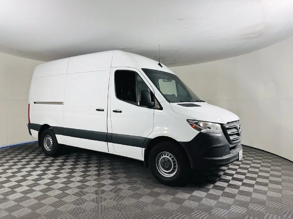 Used 2020  Mercedes-Benz  image 3